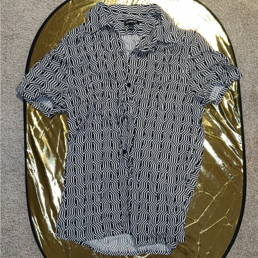 Men’s Express Geometric Rayon Patterned Button-Up